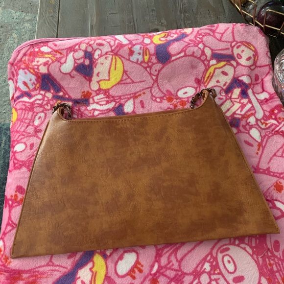 Fashionable faux leather silver studs and chain strap crossbody/shoulder purse - Picture 2 of 8